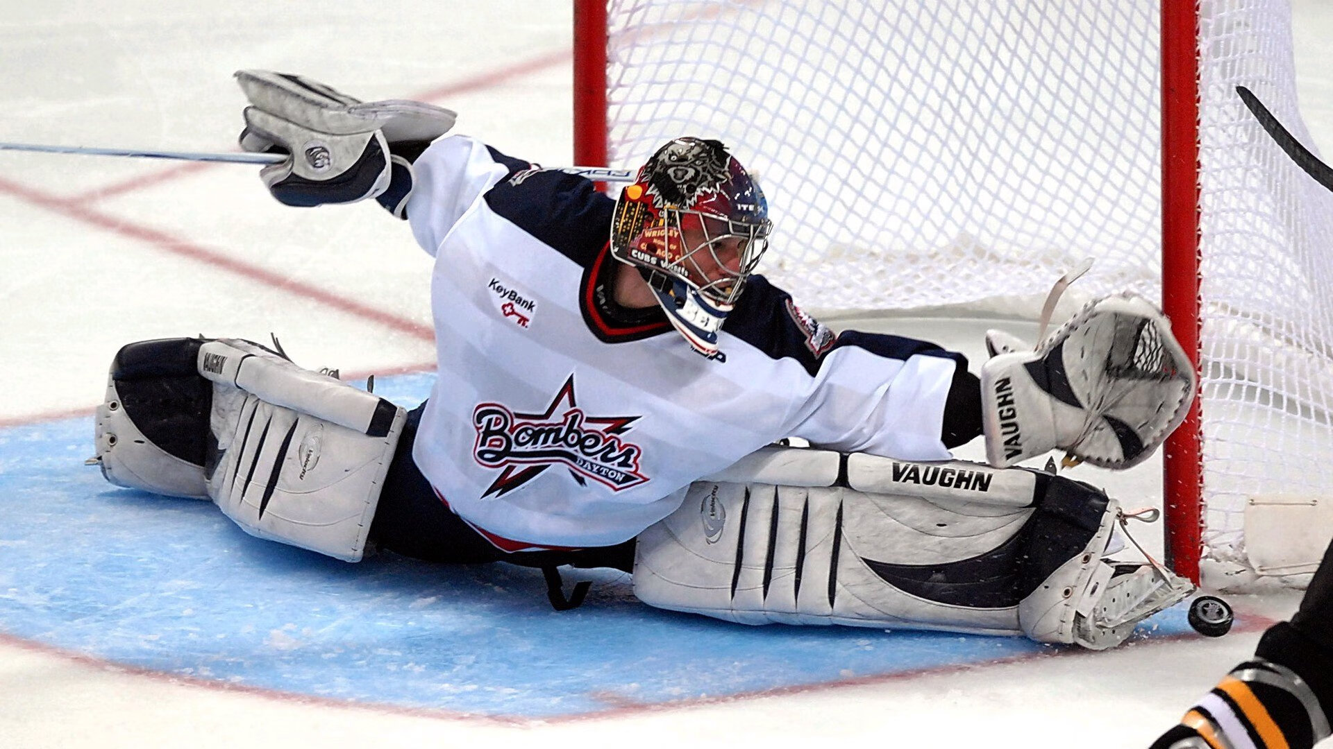 《Faker：十年电竞，传奇仍在续写》，faker电竞历史